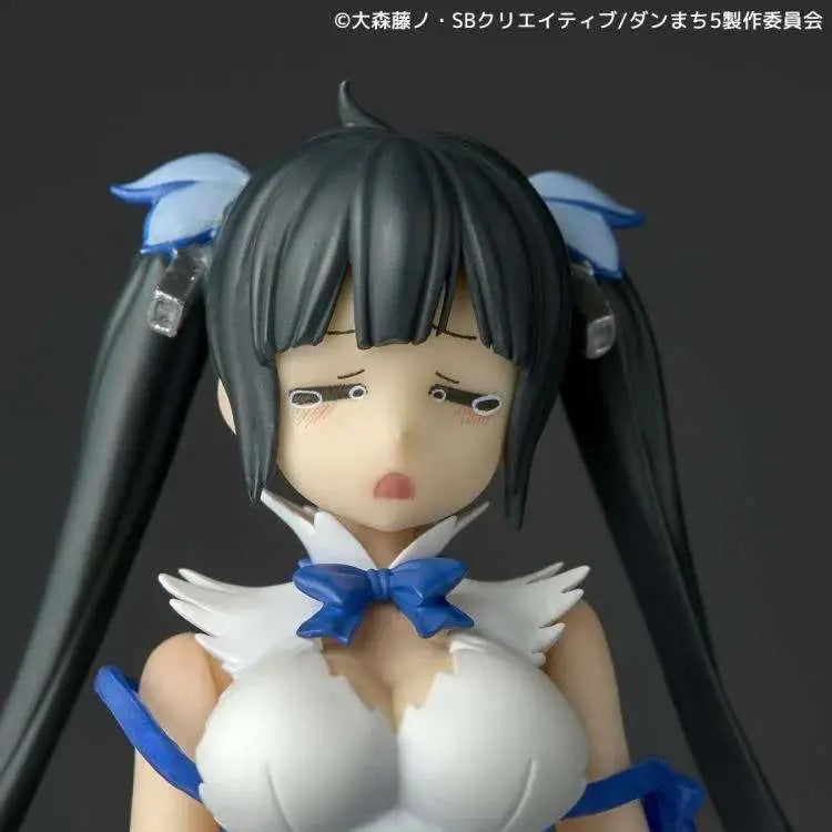REVOLTECH DANMACHI (IS IT WRONG TO TRY TO PICK UP GIRLS IN A DUNGEON?) HESTIA ACTION Figura