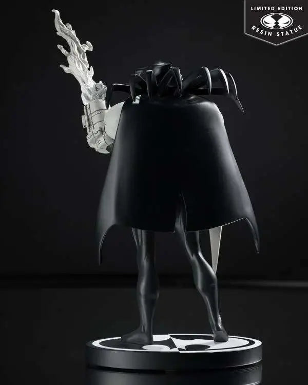 BATMAN BLACK & WHITE AZRAEL BY JOE QUESADA RESIN Estatua