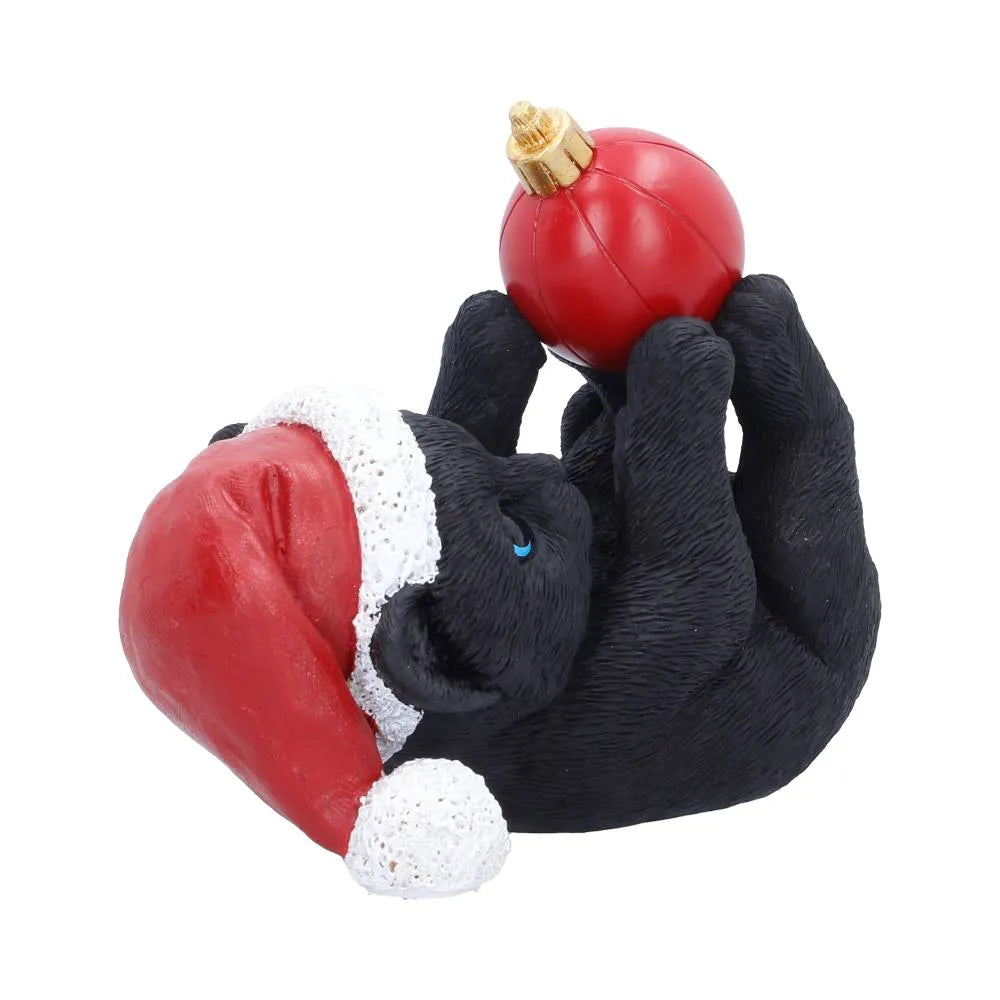 BLACK CAT IN SANTA HAT PLAYING WITH BAUBLE Figura