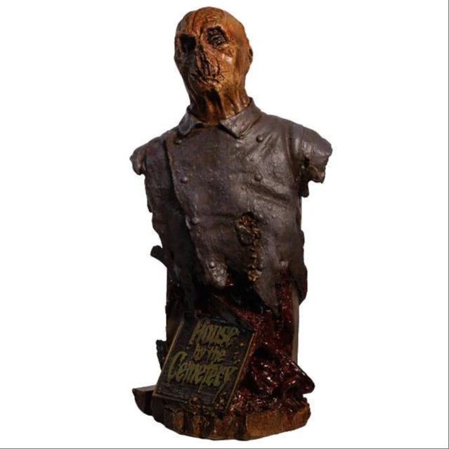 HOUSE BY THE CEMENTERY DR FREUDSTEIN Busto