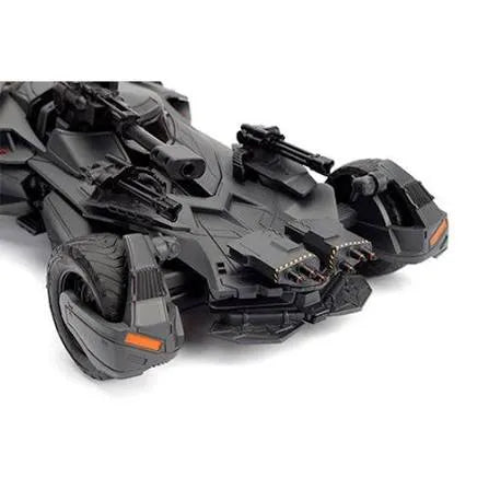 BATMAN JUSTICE LEAGUE BATMAN & BATMOBILE 1/24 DIE-CAST MODEL