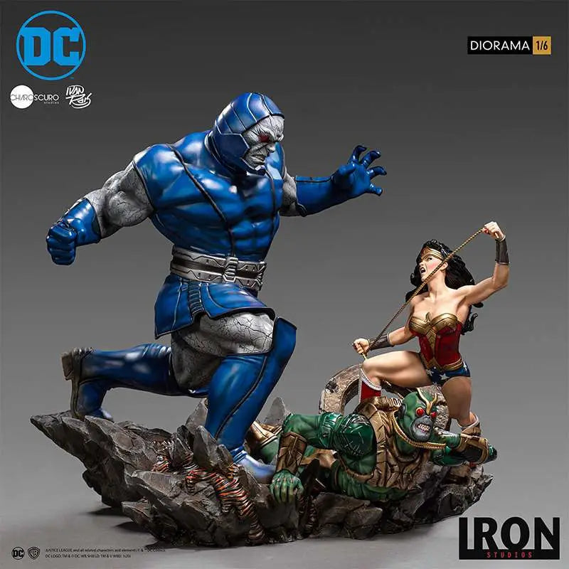 WONDER WOMAN VS DARKSEID 1/6 DIORAMA Frikytopia