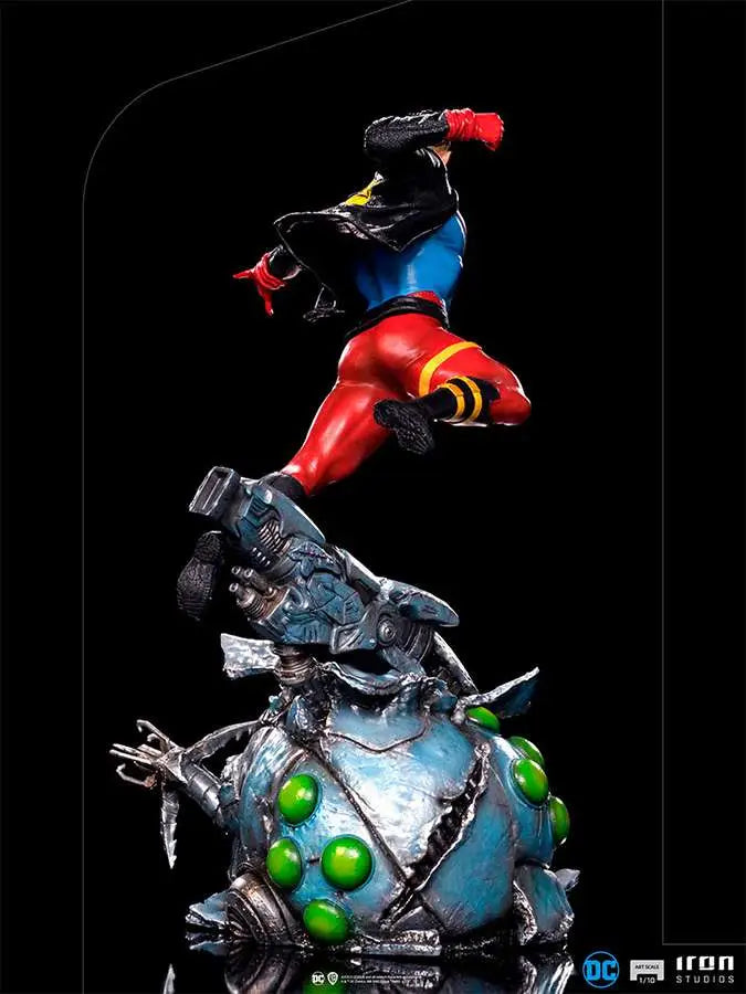SUPERBOY DELUXE 1/10 ART Estatua