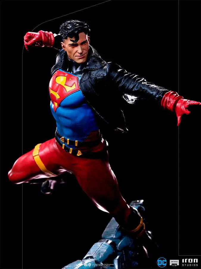 SUPERBOY DELUXE 1/10 ART Estatua