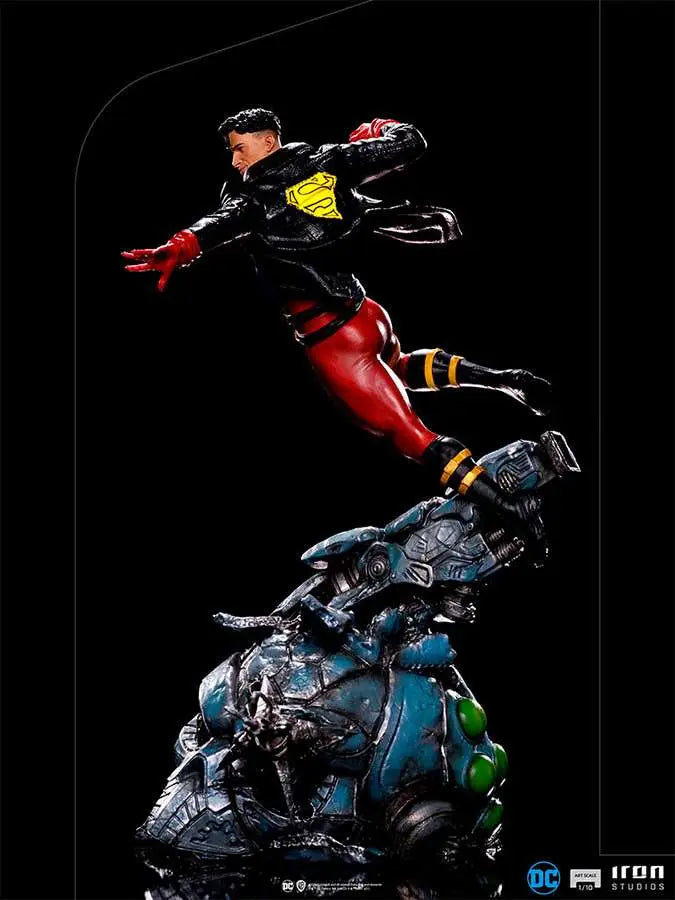 SUPERBOY DELUXE 1/10 ART Estatua