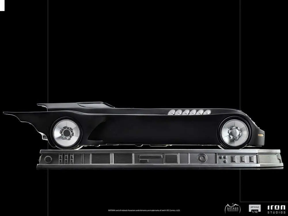 BATMAN TAS BATMOBILE 1/10 Estatua