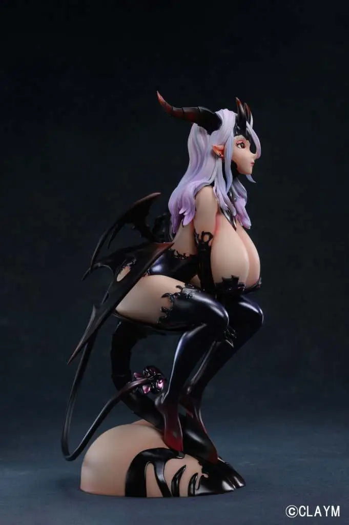 SANIS 1/5 PVC Estatua