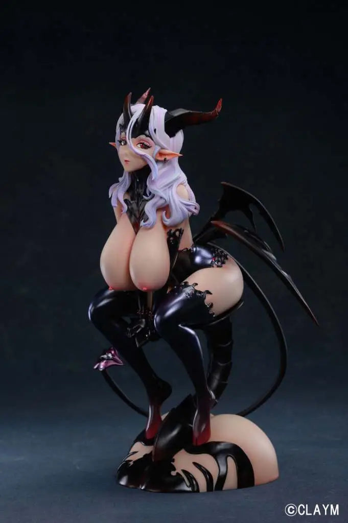 SANIS 1/5 PVC Estatua