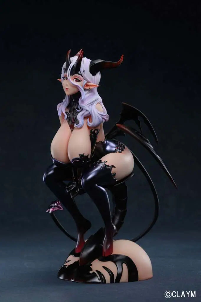 SANIS 1/5 PVC Estatua