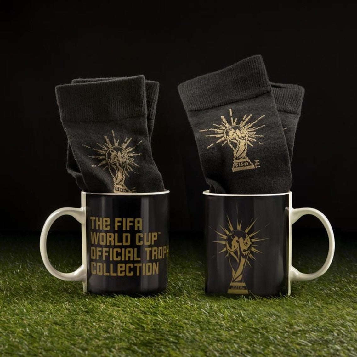 Set taza y calcetines paladone fifa Frikytopia