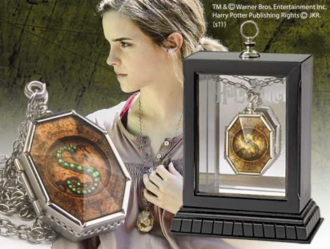 Replica the noble collection harry potter guardapelo horrocrux de salazar slytherin en expositor Frikytopia