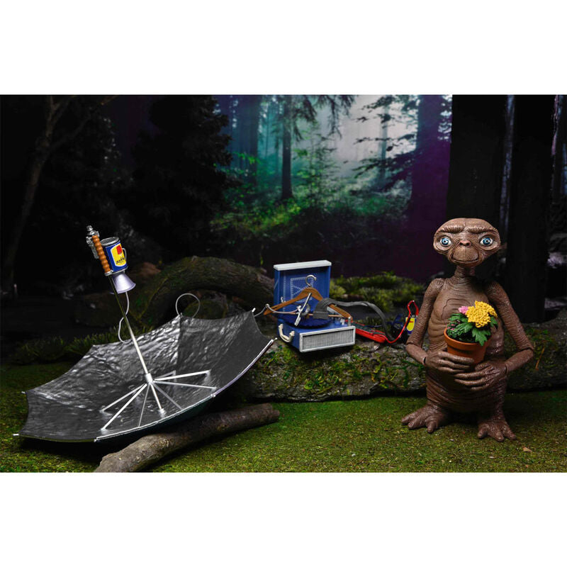Figura NECA Ultimate Deluxe E.T. con pecho LED 40 aniversario: ¡La mejor opción para los fans de E.T. con iluminación especial!