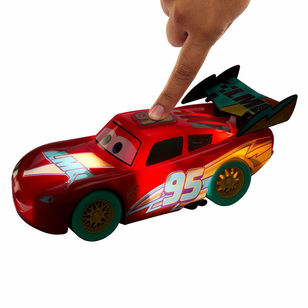 Coche Rayo McQueen Cars Disney Pixar luces y sonido