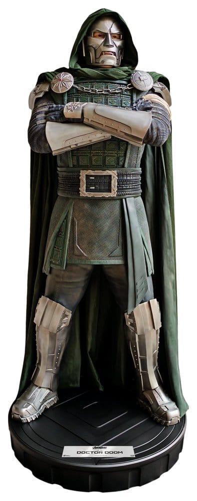 Marvel Avengers: Doomsday Estatua tamanho real Doctor Doom 198 cm