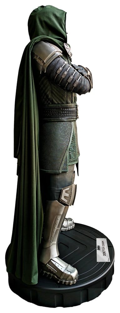 Marvel Avengers: Doomsday Estatua tamanho real Doctor Doom 198 cm