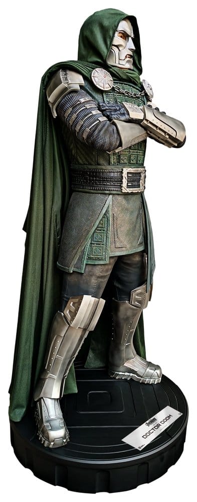 Marvel Avengers: Doomsday Estatua tamanho real Doctor Doom 198 cm