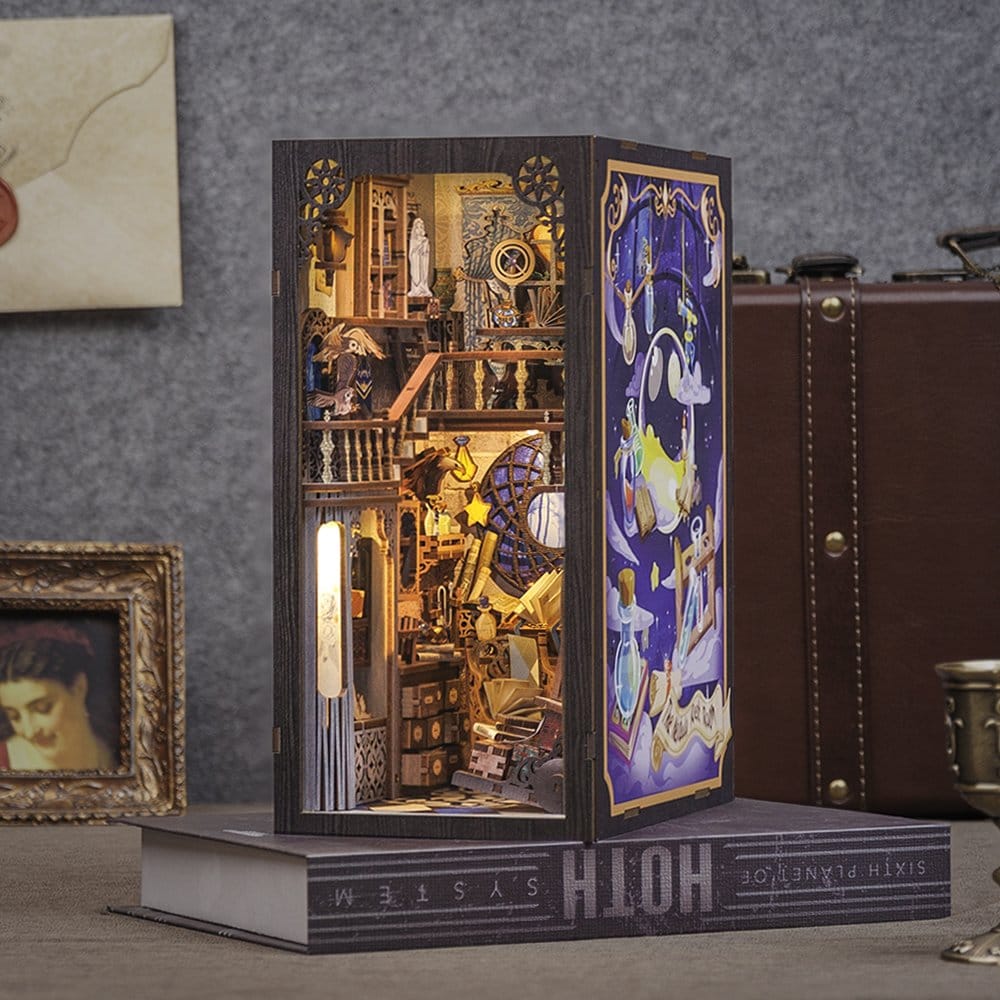 Maquete Book Nook Nebula Common Room 23 x 11 cm