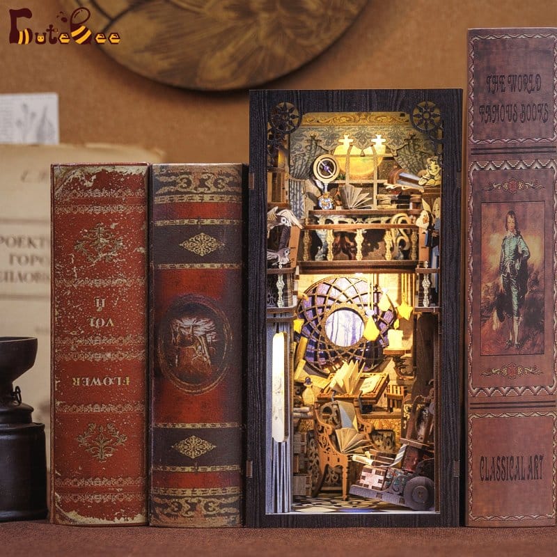 Maquete Book Nook Nebula Common Room 23 x 11 cm