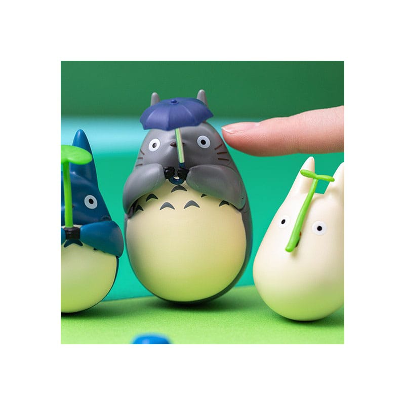 Mi vecino Totoro Figura de fondo redondo Mid Totoro with leaf 6 cm