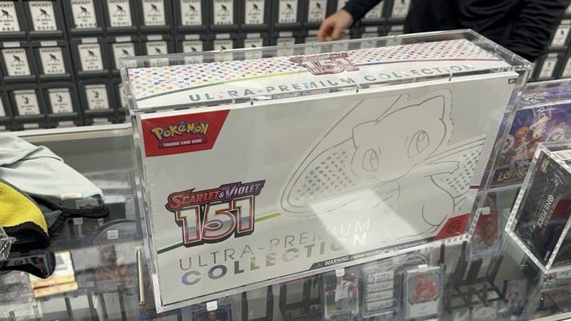 Evoretro Display de Acrílico para Pokemon 151 UPC Box y Mega Charizard X UPC Box 23 x 39 cm