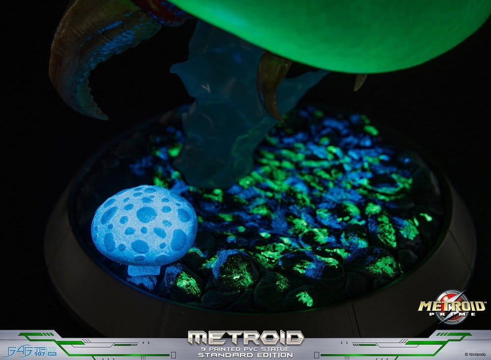 Metroid Prime Figura PVC Metroid (Standard) (Glow in the Dark) 21 cm