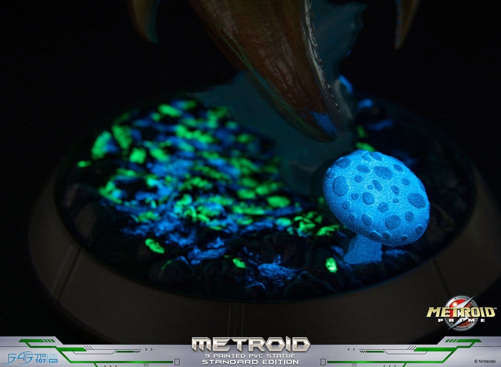 Metroid Prime Figura PVC Metroid (Standard) (Glow in the Dark) 21 cm