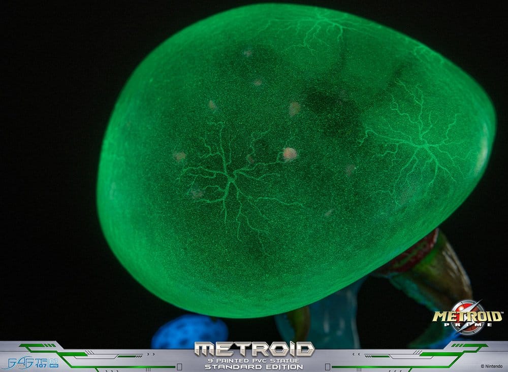 Metroid Prime Figura PVC Metroid (Standard) (Glow in the Dark) 21 cm