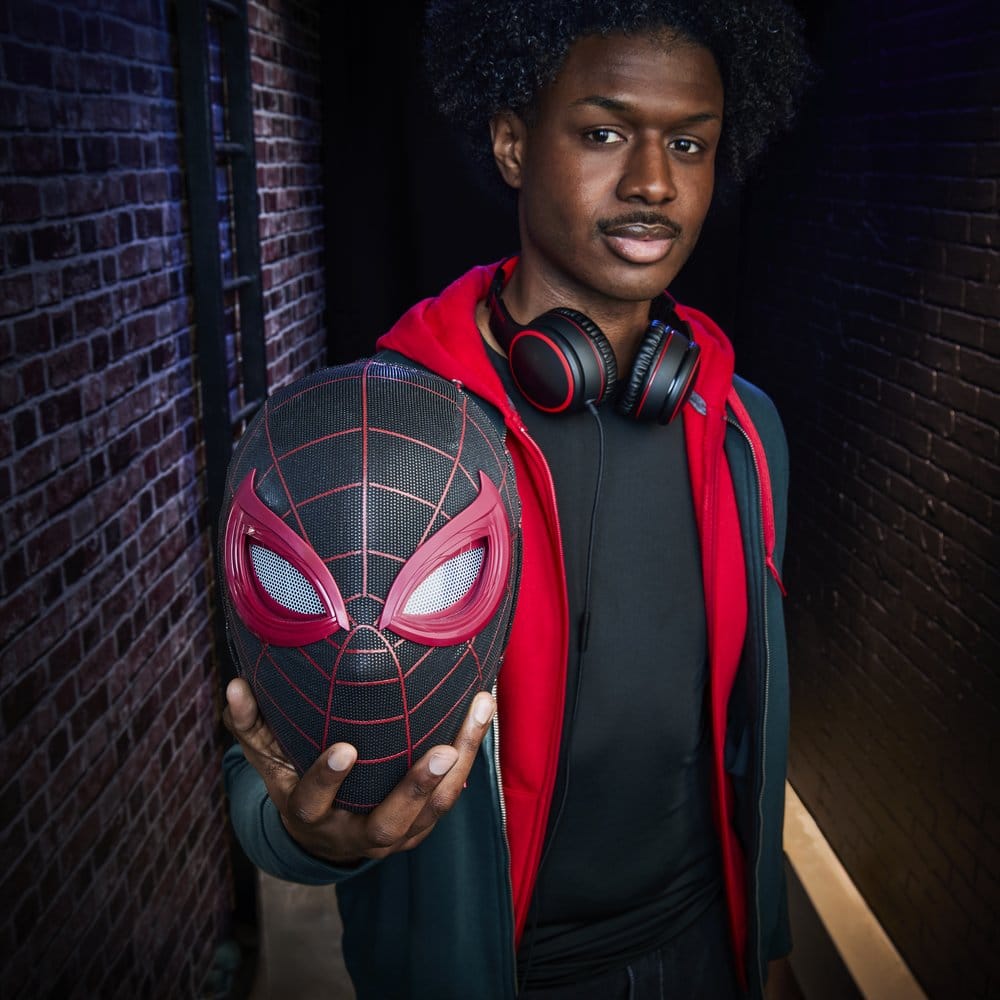 Spider-Man: Miles Morales Marvel Legends Máscara Eletrónica Expressiva
