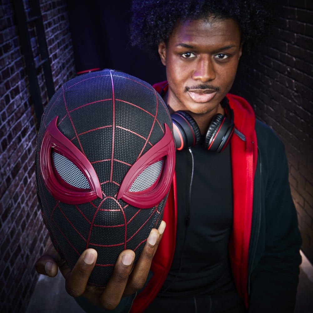Spider-Man: Miles Morales Marvel Legends Máscara Eletrónica Expressiva
