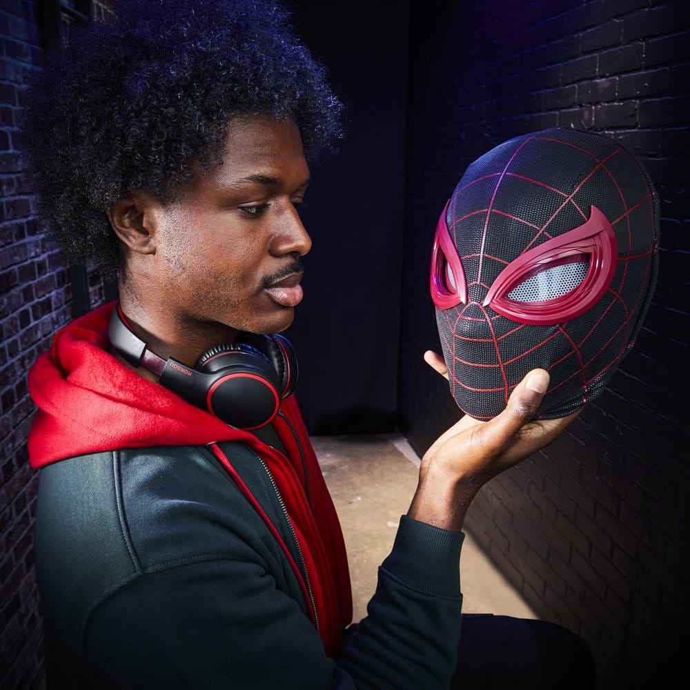 Spider-Man: Miles Morales Marvel Legends Máscara Eletrónica Expressiva