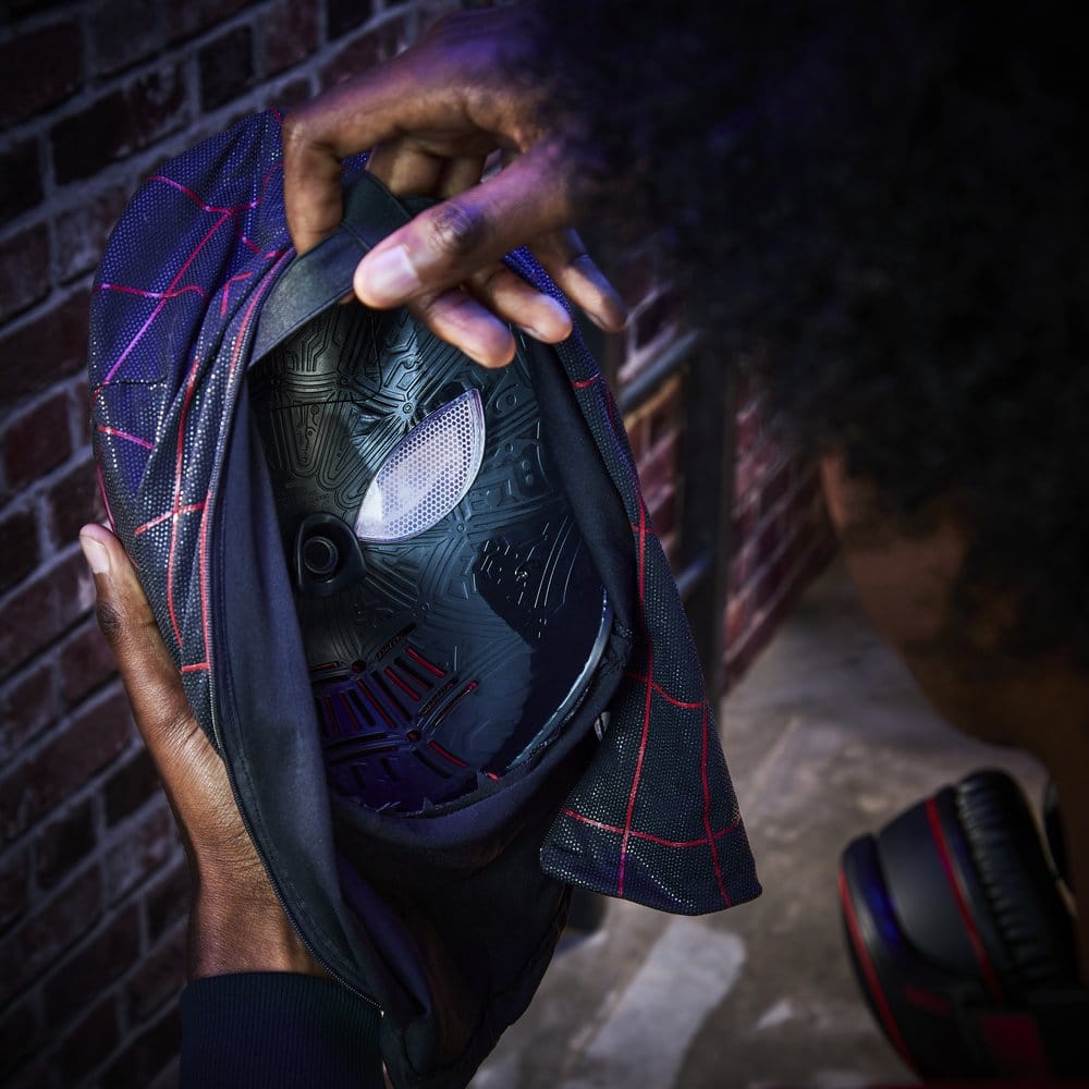 Spider-Man: Miles Morales Marvel Legends Máscara Eletrónica Expressiva