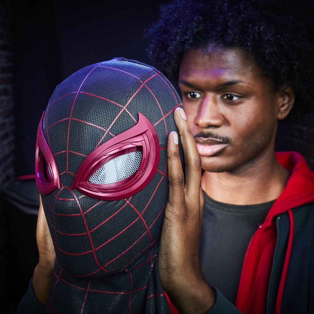 Spider-Man: Miles Morales Marvel Legends Máscara Eletrónica Expressiva