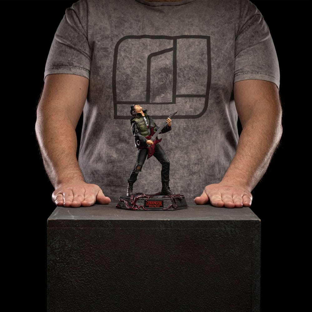 Stranger Things Estátua 1/10 Deluxe Art Scale Eddie Munson 20 cm