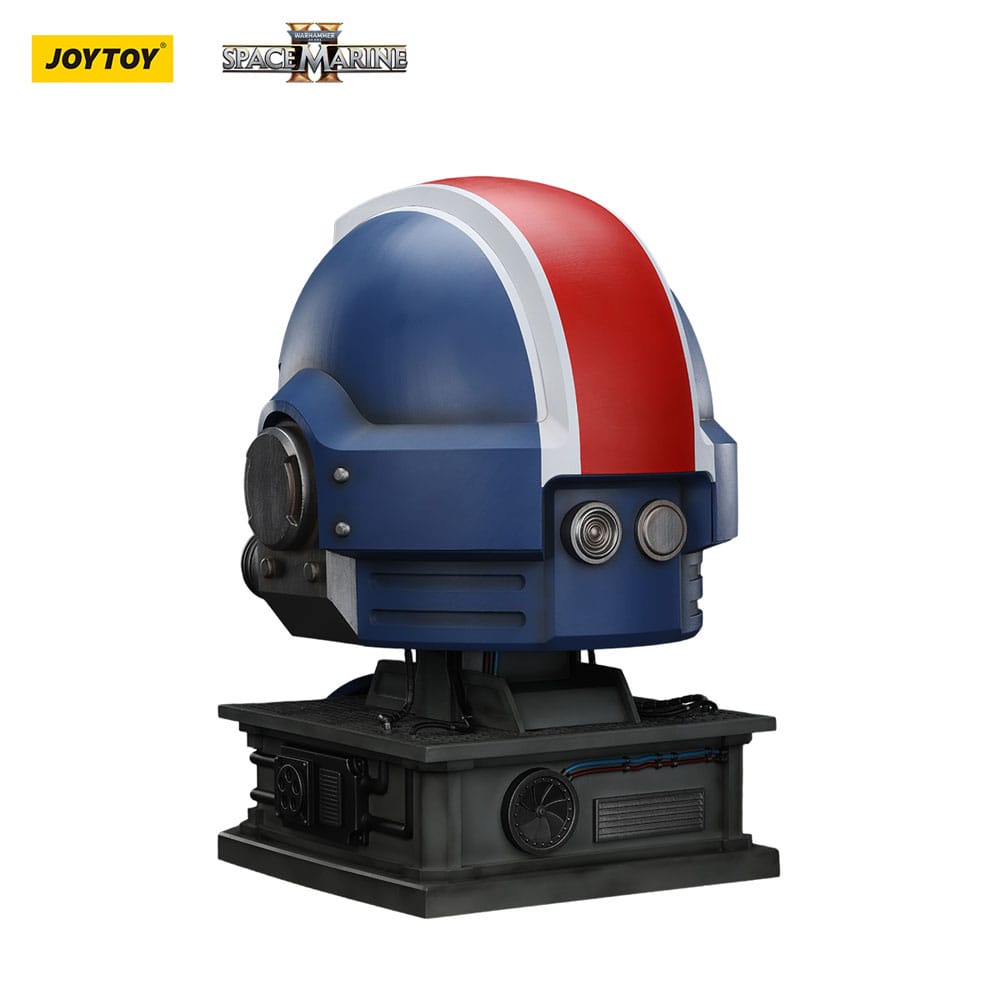 Warhammer 40,000: Space Marine 2 Réplica Ultramarines Lieutenant Titus casco con expositor 44 cm