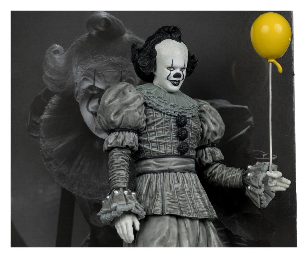 It Welcome to Derry Movie Maniacs Figura Pennywise (Black &amp; White) 16 cm