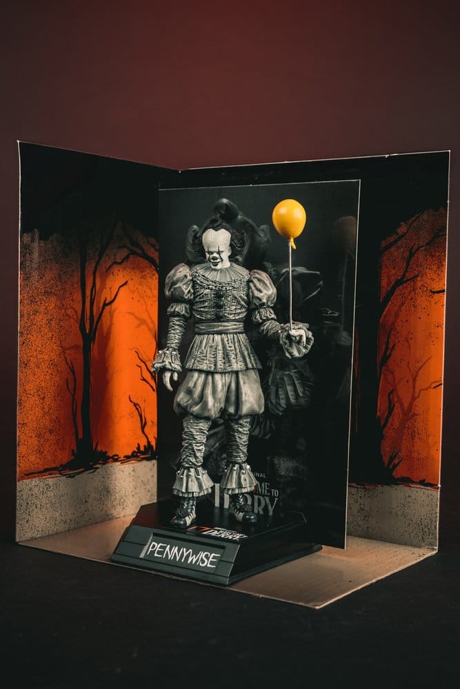 It Welcome to Derry Movie Maniacs Figura Pennywise (Black &amp; White) 16 cm