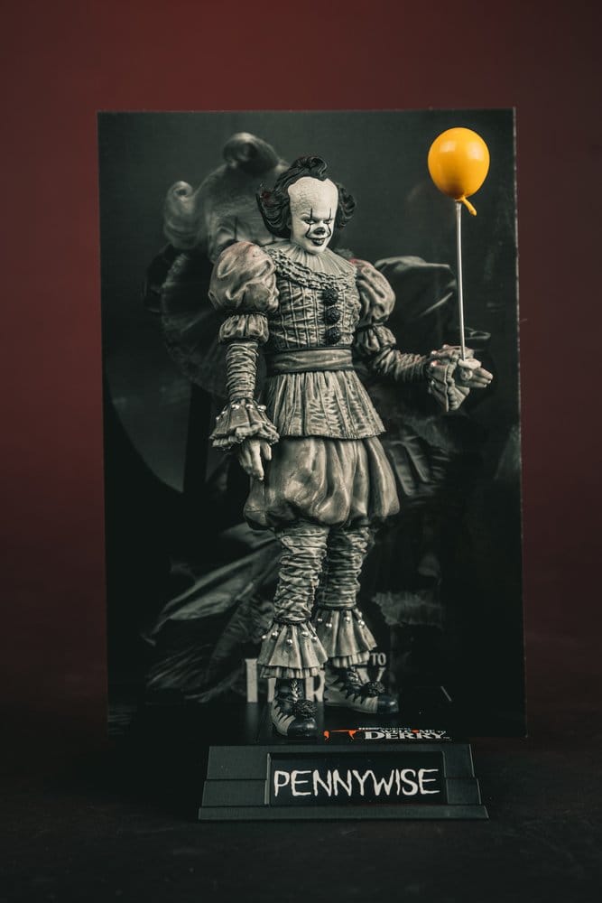 It Welcome to Derry Movie Maniacs Figura Pennywise (Black &amp; White) 16 cm