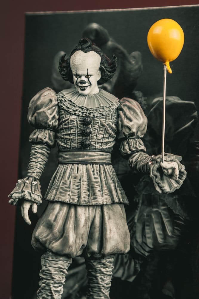 It Welcome to Derry Movie Maniacs Figura Pennywise (Black &amp; White) 16 cm