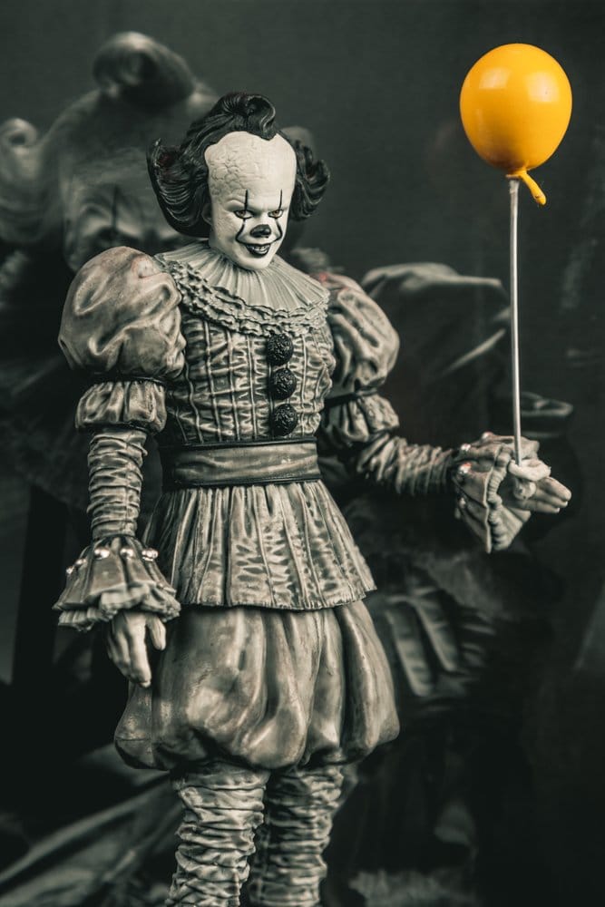 It Welcome to Derry Movie Maniacs Figura Pennywise (Black &amp; White) 16 cm