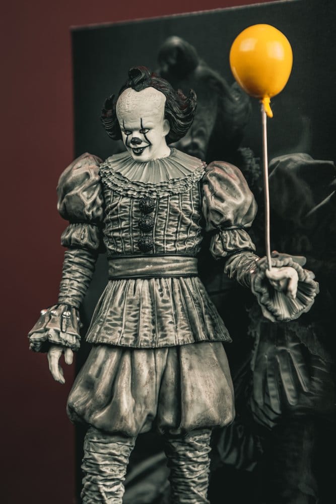 It Welcome to Derry Movie Maniacs Figura Pennywise (Black &amp; White) 16 cm