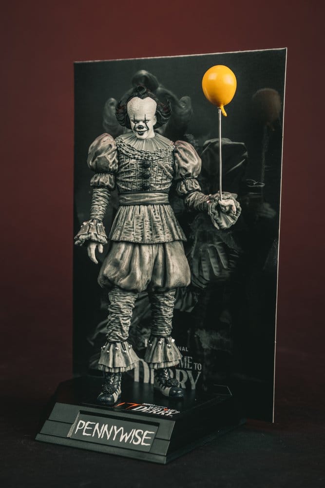 It Welcome to Derry Movie Maniacs Figura Pennywise (Black &amp; White) 16 cm