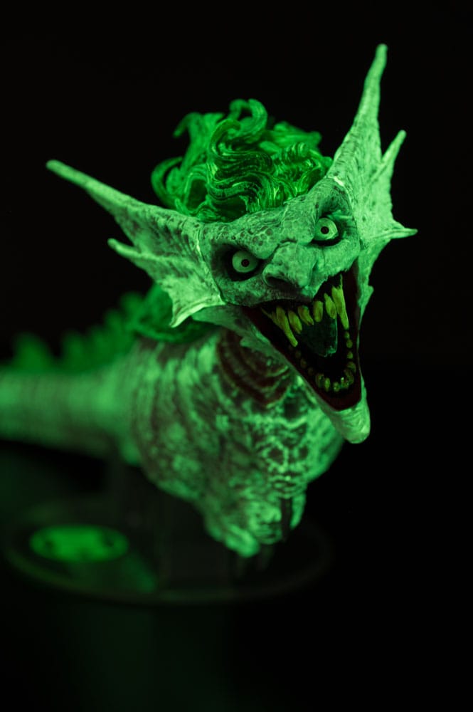 Dark Nights: Metal DC Multiverse Figura The Joker Dragon Glow in the Dark Edition (Gold Label) 25 cm