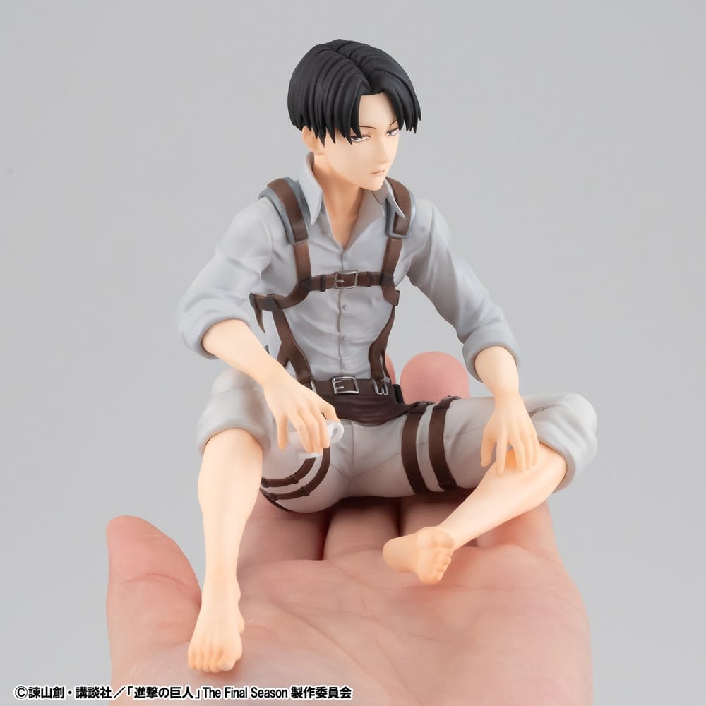 Attack on Titan Figura PVC G.E.M. Series Squad Captain Levi Palm Size 9 cm
