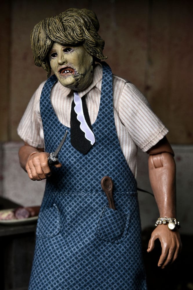 La Matanza de Texas Clothed Figura Leatherface with Old Lady Mask 20 cm