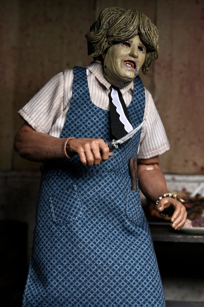 La Matanza de Texas Clothed Figura Leatherface with Old Lady Mask 20 cm