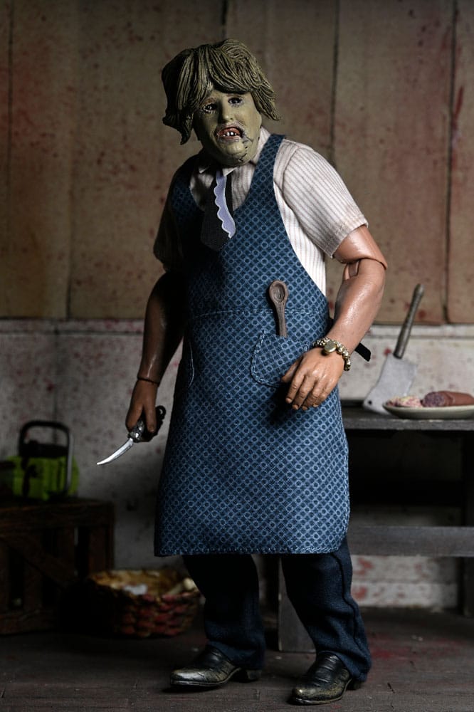 La Matanza de Texas Clothed Figura Leatherface with Old Lady Mask 20 cm