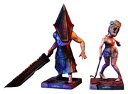 Return to Silent Hill (2026) DefoStyle pack de 2 Figuras Pyramid Head 20 cm & Bubble Head Nurse 17 cm