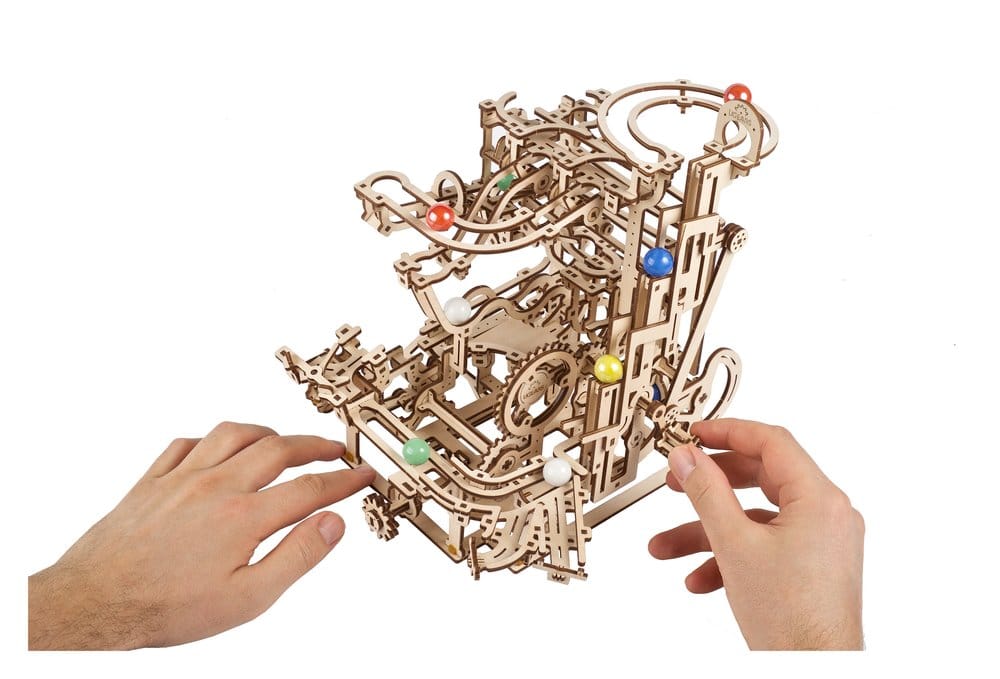 Ugears Puzzle de madera 3D Carrera de Canicas con Elevador por Peldaños